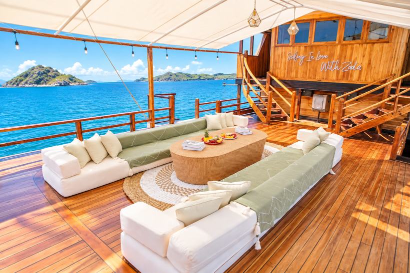 Privatboot: Wanderung & Schnorcheln am Strawberry Rock + Sonnenuntergang bei Kalong