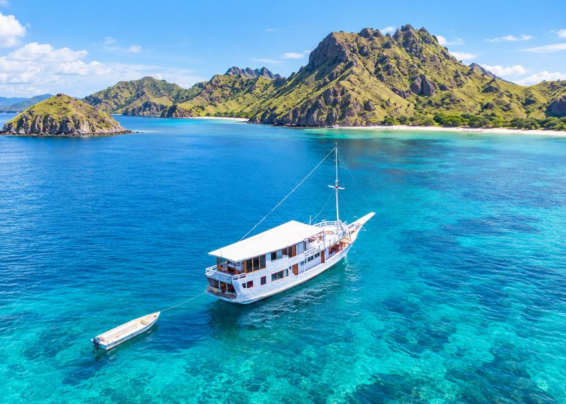 3D Komodo Sailing on NK Superior Phinisi