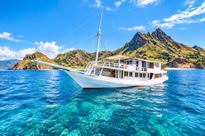 3D Komodo Sailing on NK Superior Phinisi