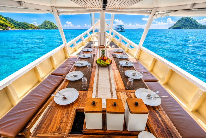 3D Komodo Sailing on NK Superior Phinisi