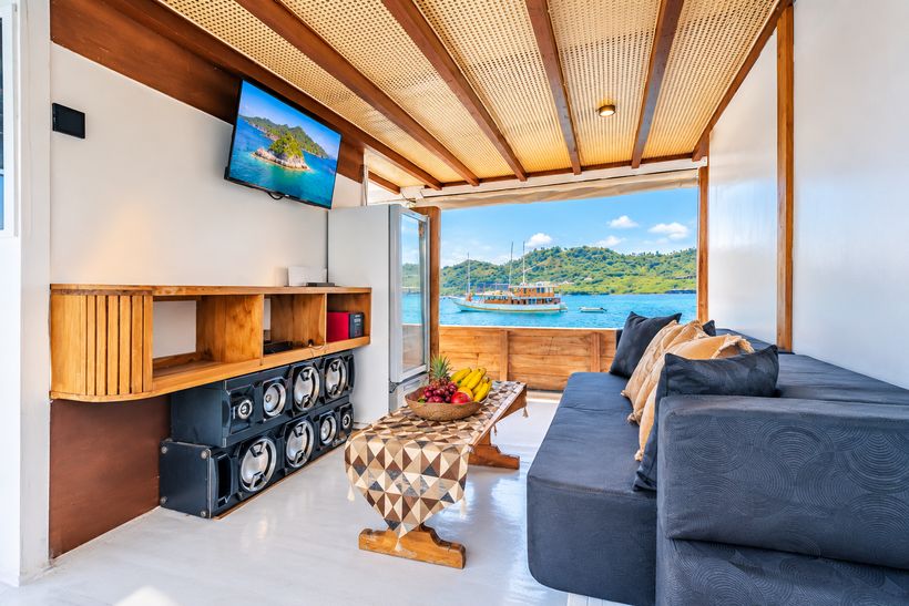 3D Komodo Sailing on NK Superior Phinisi