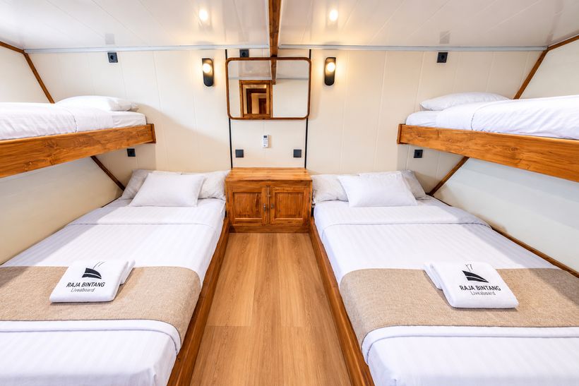 3D Komodo Sailing & Land Tour 12 Stops, Guaranteed Single Bed