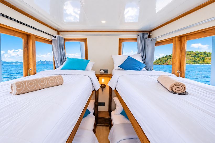 3D Komodo Sailing & Land Tour 12 Stops, Guaranteed Single Bed
